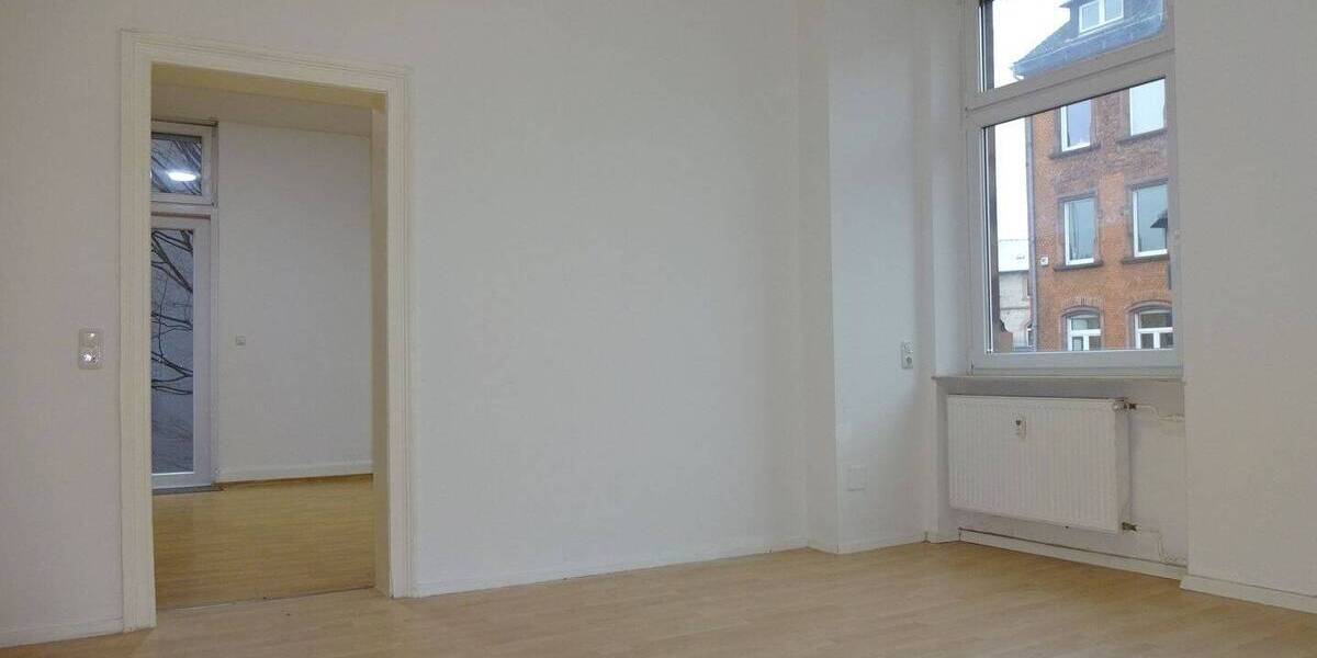 CHARMANTE, MODERNISIERTE ALTBAUWOHNUNG NÄHE POMPEJANUMSGARTEN 3 zimmer