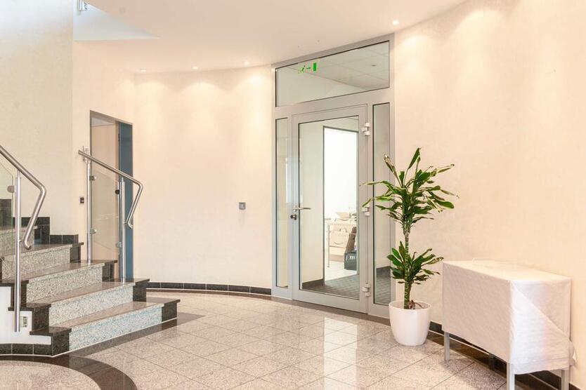 Großzügige Gewerbefläche mit flexibler Raumaufteilung und Wohnoption. Obj. 8989 zimmer