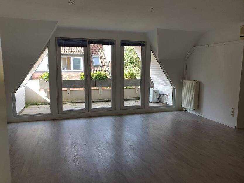 Große, gemütliche 4-Zimmer-Wohnung mit Balkon