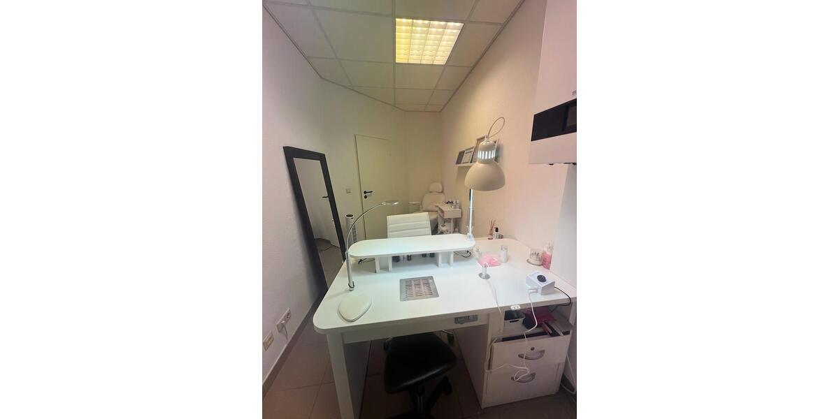 Untermieter-in für Maniküre Nagelmodellage Fußpflege zimmer