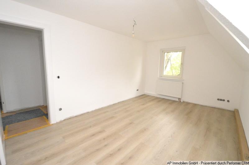 OBERSTADT - Dachgeschosswohnung, 2 Zimmer, Küche, Bad zimmer