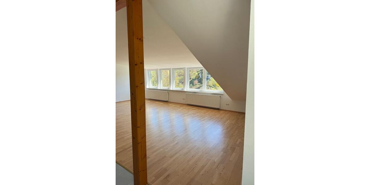 Dachgeschoßwohnung Knittlingen - 3 Zimmer, 96 m&sup2;, 850&euro; | Angebot:26073135