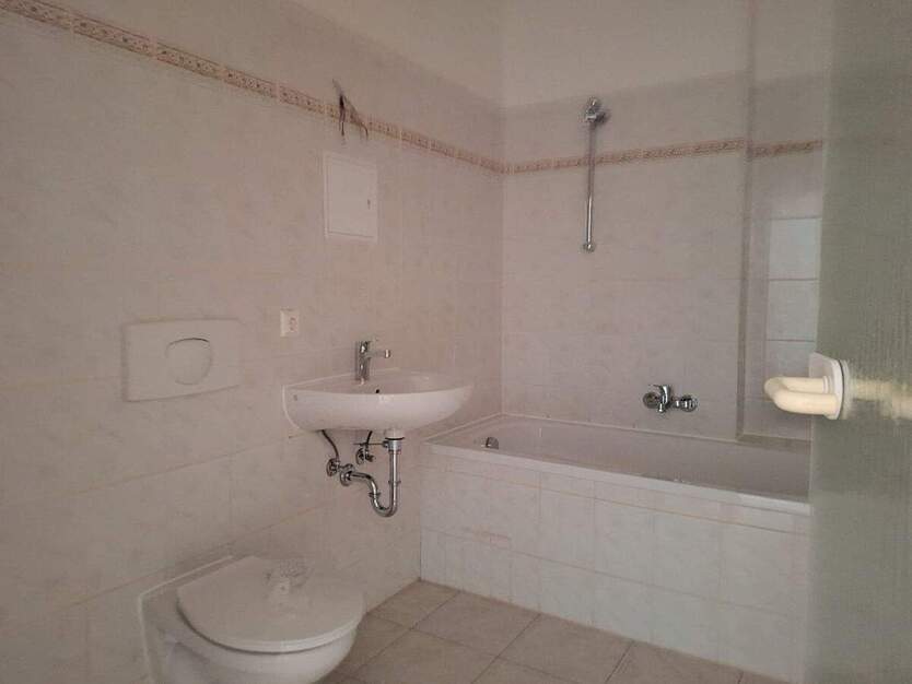 Großzügige 3-Zimmer Dachgeschoßwohnung mit Balkon und Stellplatz 3 zimmer