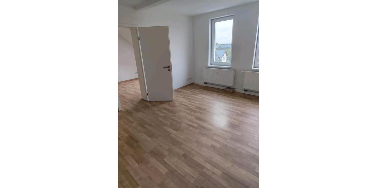 Dachgeschoßwohnung Glauchau - 3 Zimmer, 59 m&sup2;, 345&euro; | Angebot:26406541