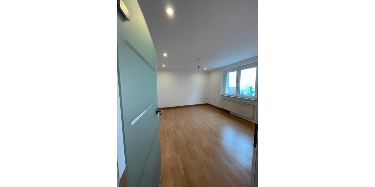 Etagenwohnung Crimmitschau - 3 Zimmer, 55 m&sup2;, 350&euro; | Angebot:25064679