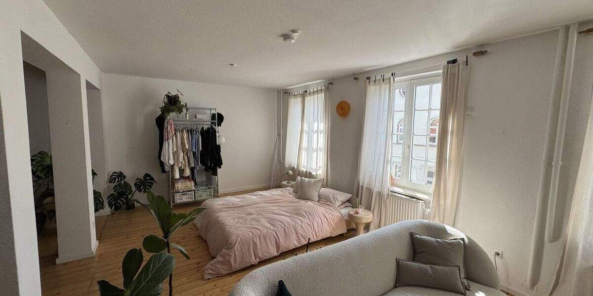 Etagenwohnung Detmold Innenstadt - 2 Zimmer, 94 m&sup2;, 695&euro; | Angebot:25692626