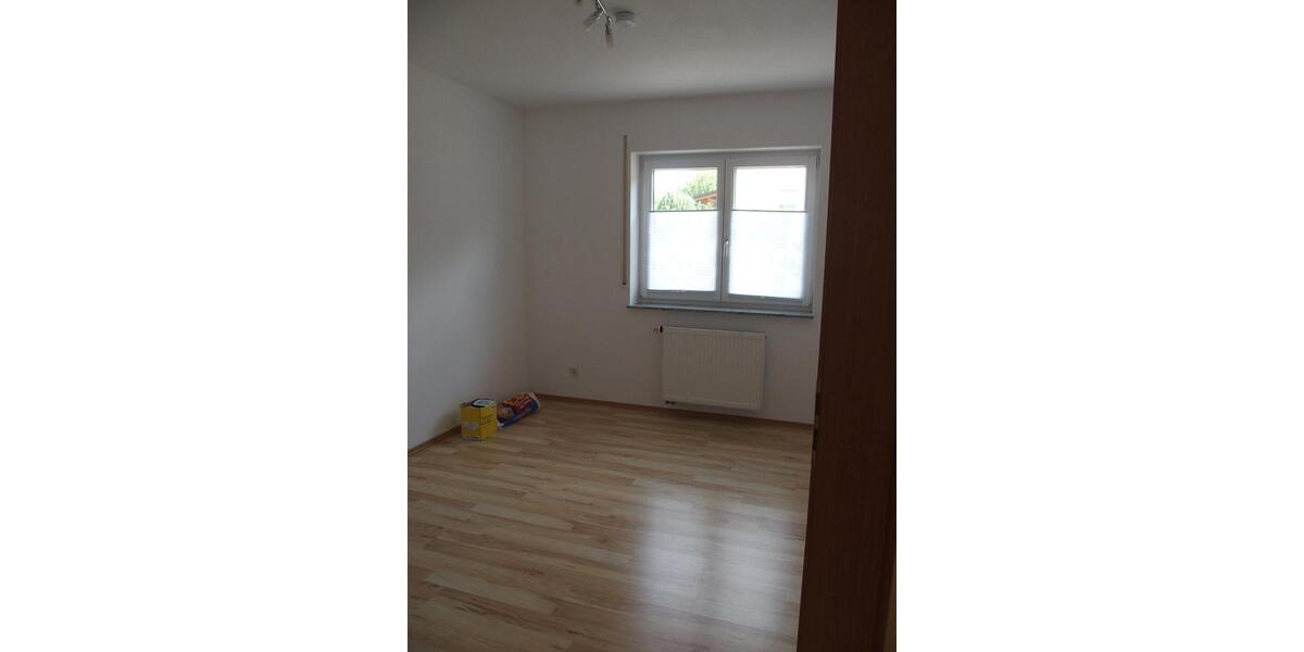 Erdgeschoßwohnung Burghaun - 4 Zimmer, 105 m&sup2;, 995&euro; | Angebot:26581590