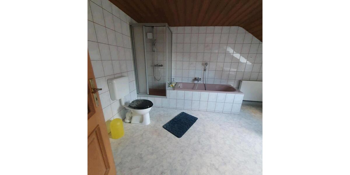 Dachgeschoßwohnung Salzweg - 4 Zimmer, 104 m&sup2;, 1.100&euro; | Angebot:25634213