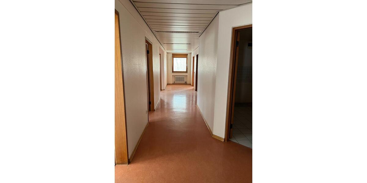 Praxis- oder Bürofläche in Ortsmitte von Unterkochen mit Parkplätze zu vermieten zimmer