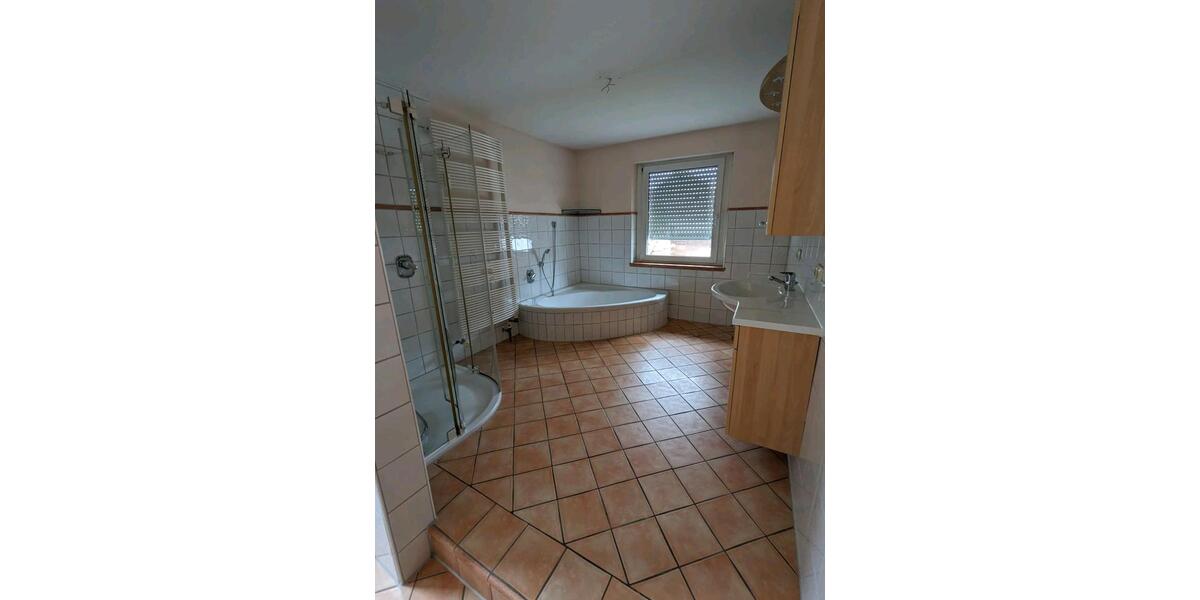 Helle 3 Zimmer Wohnung mit Balkon in ruhiger Lage zu vermieten 3 zimmer