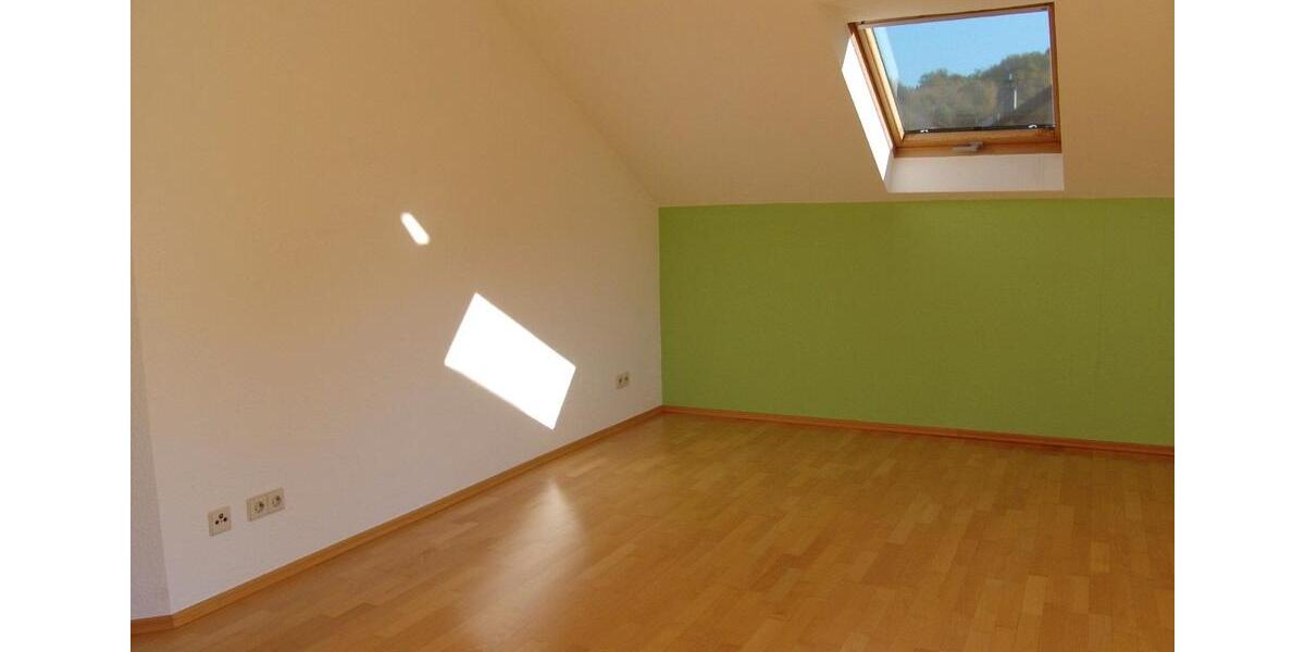 Dachgeschoßwohnung Jagsthausen - 3.5 Zimmer, 20 m&sup2;, 700&euro; | Angebot:24326592