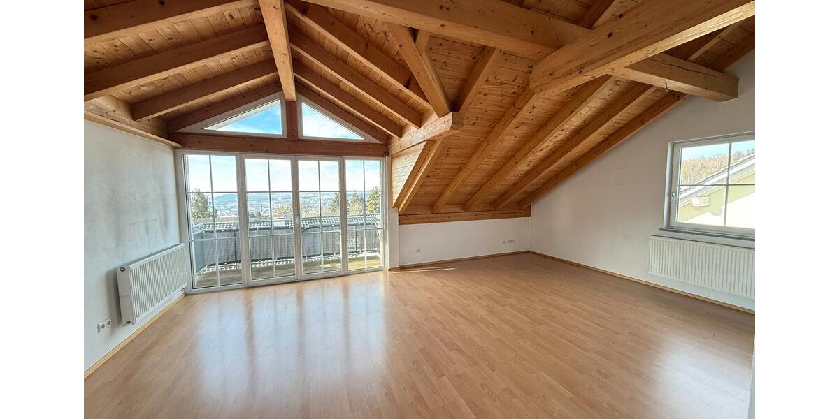 Dachgeschoßwohnung Deggendorf - 3 Zimmer, 95 m&sup2;, 800&euro; | Angebot:24704526