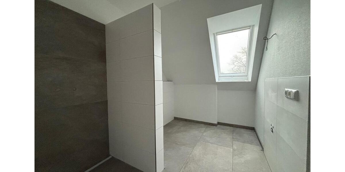 Dachgeschoßwohnung Groß Kummerfeld - 4 Zimmer, 123 m&sup2;, 1.726&euro; | Angebot:25441853