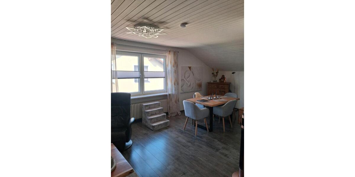 Dachgeschoßwohnung Kelheim - 3 Zimmer, 73 m&sup2;, 850&euro; | Angebot:25873696