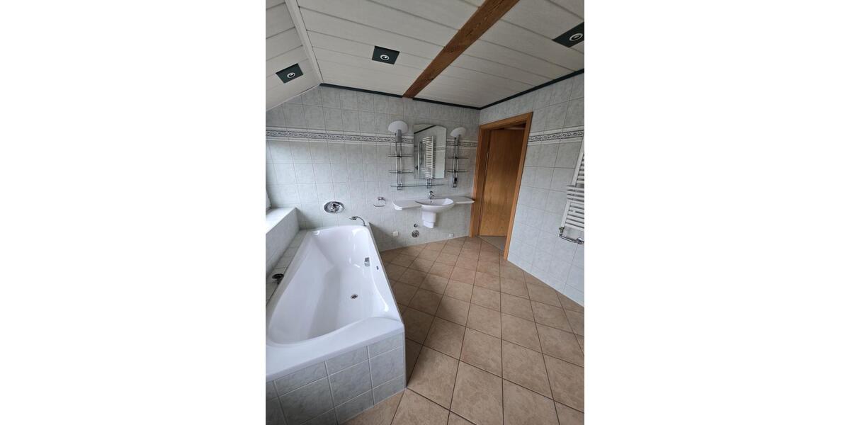 Etagenwohnung Jerichow - 6 Zimmer, 198 m&sup2;, 1.300&euro; | Angebot:26561573