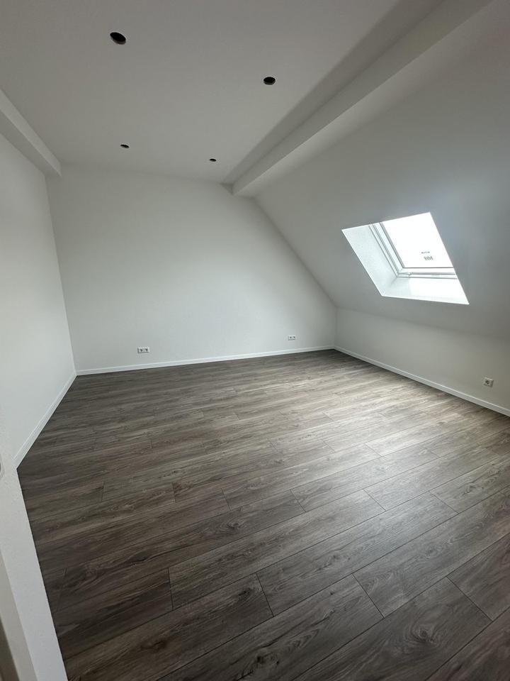 Neusanierte 4 12-Zimmer Wohnungen