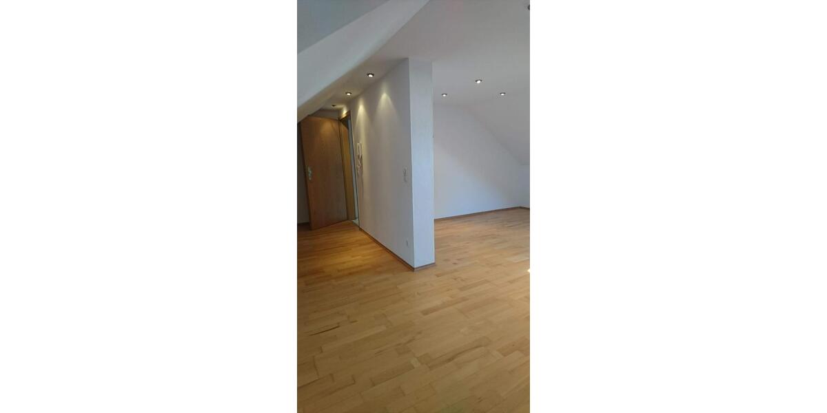 Dachgeschoßwohnung Bockhorn - 1 Zimmer, 35 m&sup2;, 525&euro; | Angebot:26032273