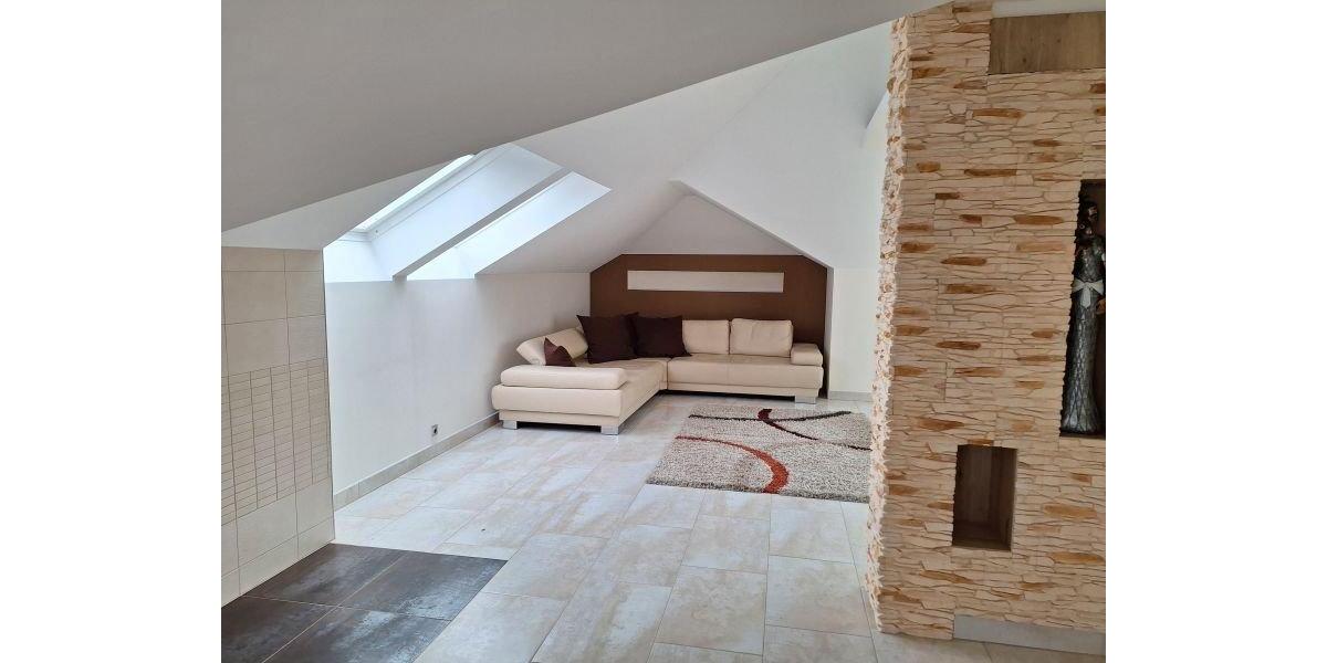 Dachgeschoßwohnung Zwickau - 2 Zimmer, 152 m&sup2;, 1.200&euro; | Angebot:26479906
