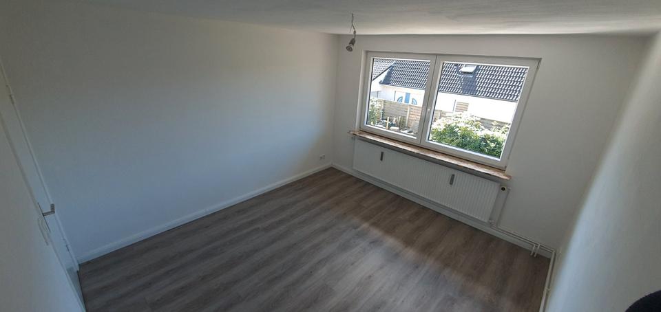 Etagenwohnung Heide - 3 Zimmer, 60 m&sup2;, 600&euro; | Angebot:26032332