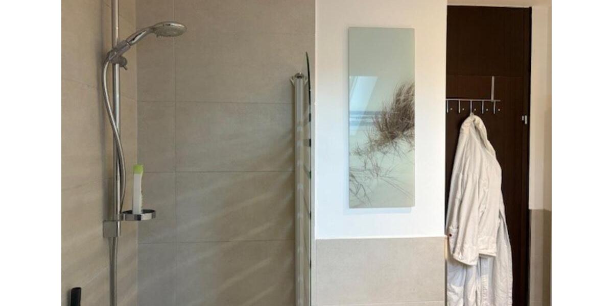 Helle, vollmöblierte DG-Wohnung in zentraler, ruhiger Lage von WI 1 zimmer