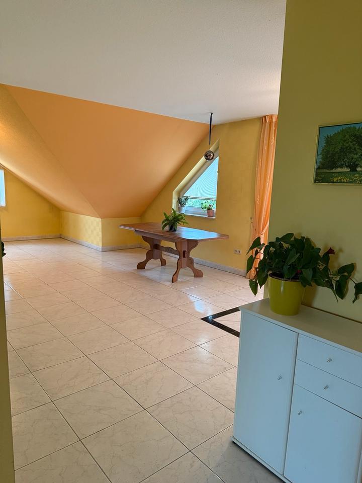 3-Zimmer-Wohnung möbliert, 93 m², in einem Zweifamilienhaus