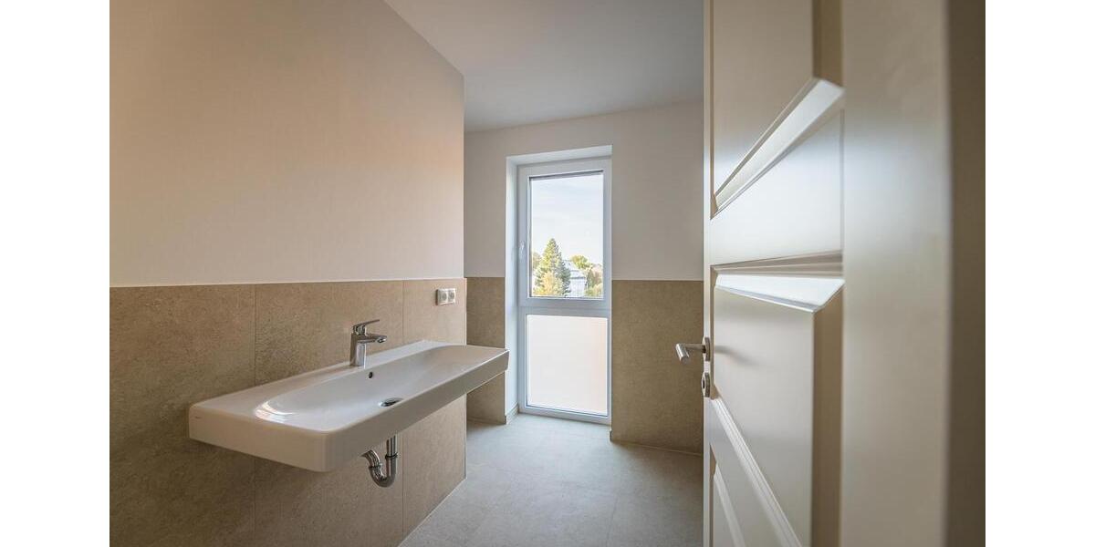 Etagenwohnung Stollberg (Erzgebirge) - 5 Zimmer, 120 m&sup2;, 11&euro; | Angebot:25803443