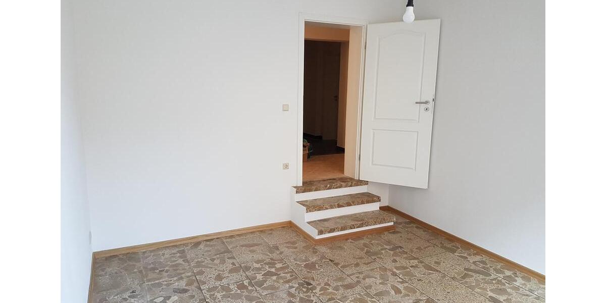 Etagenwohnung Dresden Pieschen - 5 Zimmer, 135 m&sup2;, 1.240&euro; | Angebot:24766243