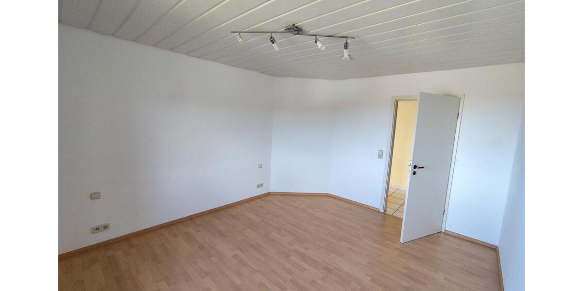 Dachgeschoßwohnung Neuenbürg - 3.5 Zimmer, 85 m&sup2;, 1.230&euro; | Angebot:26050720