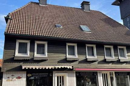 **Einfamilienhaus MIT KLEINEM GEWERBE UND WERKSTATT IM INNENHOF ZU VERMIETEN**