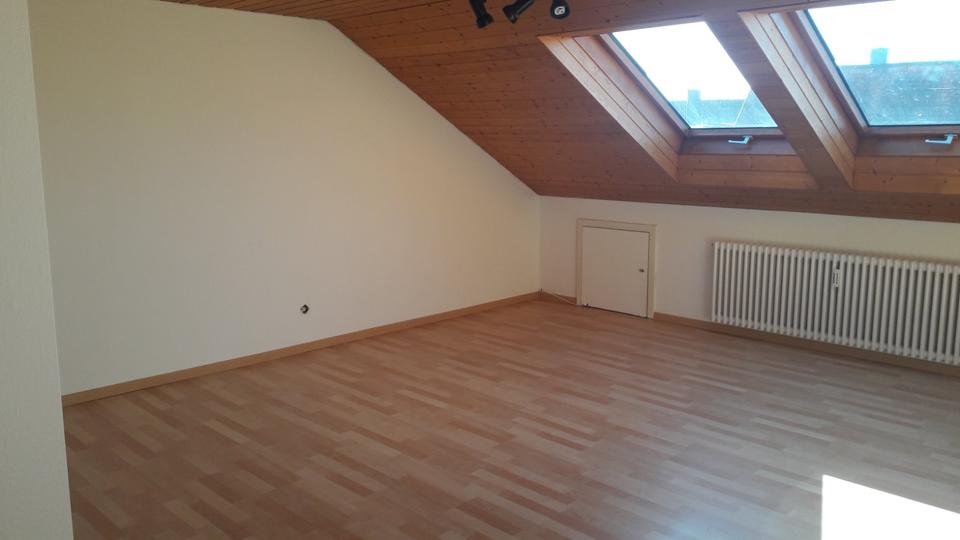 Dachgeschoßwohnung Lenningen - 1 Zimmer, 32 m&sup2;, 300&euro; | Angebot:24816021
