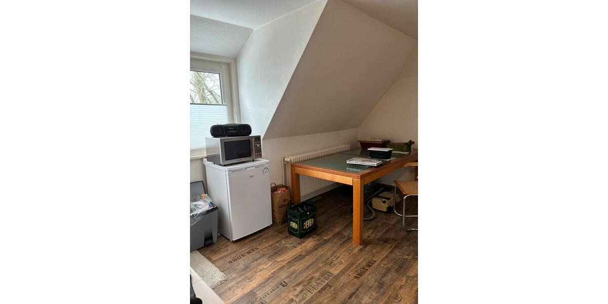 Dachgeschoßwohnung Bremerhaven Schiffdorferdamm - 1 Zimmer, 33 m&sup2;, 216&euro; | Angebot:24559185