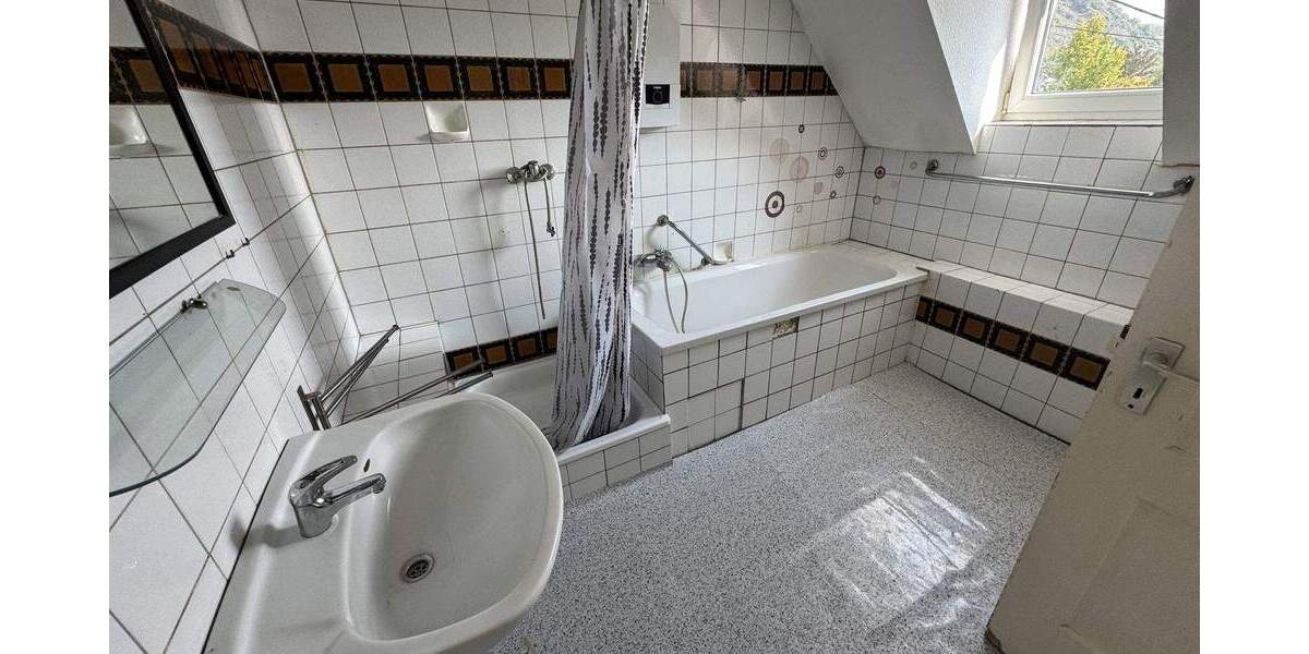 Gemütliche 3 Zimmer Dachgeschosswohnung in verkehrsgünstiger Lage von Leutesdorf 3 zimmer