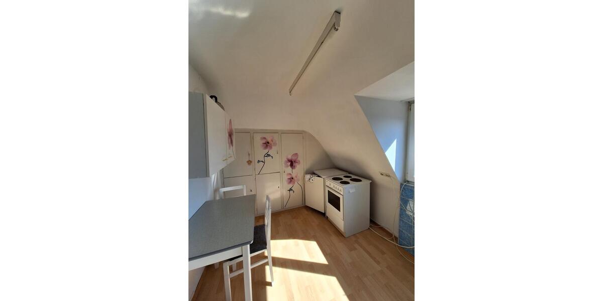 Dachgeschoßwohnung Friedrichshafen - 2.5 Zimmer, 35 m&sup2;, 700&euro; | Angebot:24570651