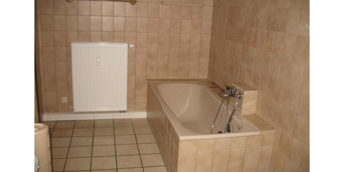 WG-Vermietung: Gepflegte, große Erdgeschoss Wohnung mit eigenem Garten 1 zimmer