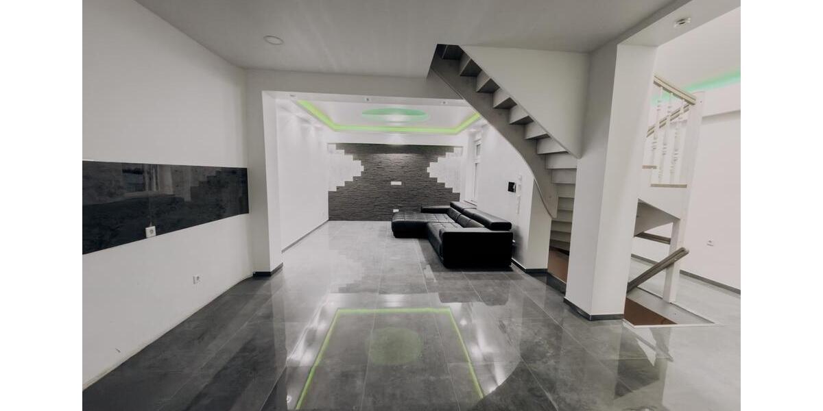 Luxuriöses Einfamilienhaus mit modernem Soutterain- Ausbau 5 zimmer