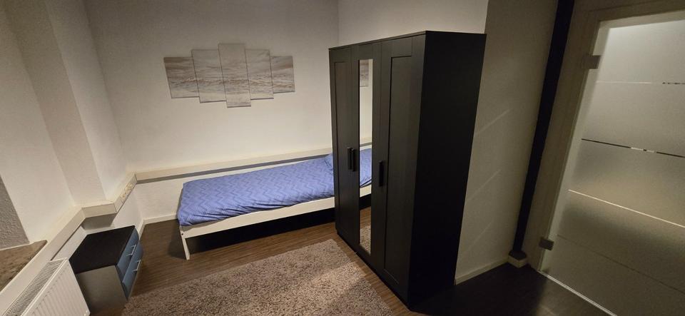 Erdgeschoßwohnung Rostock - 6 Zimmer, 150 m&sup2;, 150&euro; | Angebot:25806565