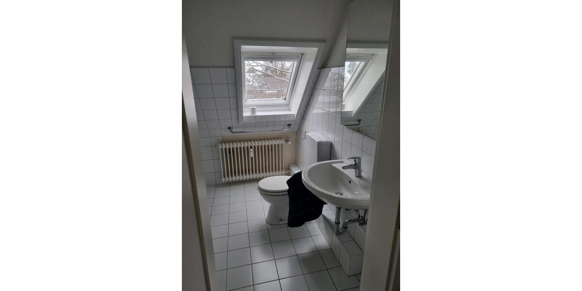 Dachgeschoßwohnung Husum - 3 Zimmer, 80 m&sup2;, 1.200&euro; | Angebot:24703737