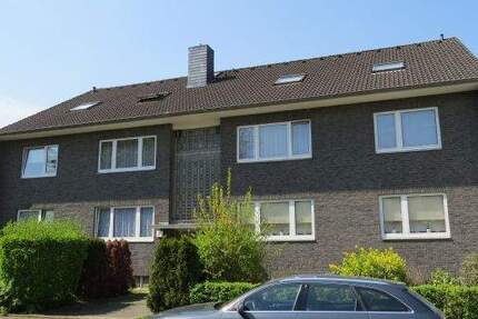 schöne helle 3 - Zimmer-Wohnung mit großem Balkon in 8-PareienMehrfamilienhaus in Langenfeld