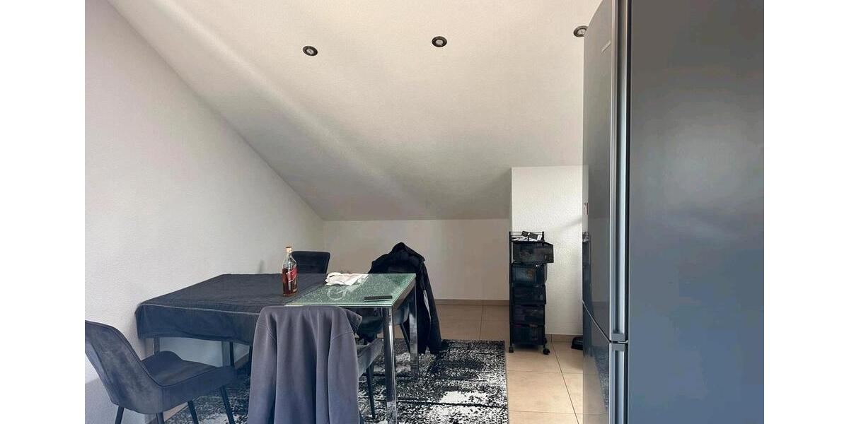 Dachgeschoßwohnung Knittlingen - 2 Zimmer, 90 m&sup2;, 1.050&euro; | Angebot:26221318