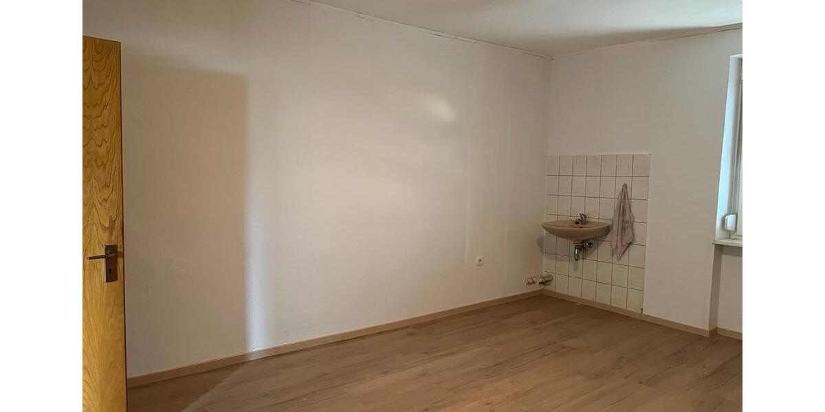 Dachgeschoßwohnung Sankt Ingbert - 3 Zimmer, 80 m&sup2;, 700&euro; | Angebot:26463375