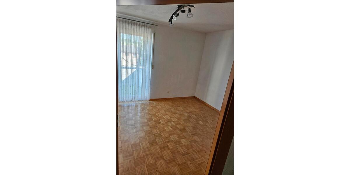 Etagenwohnung Trierweiler - 4 Zimmer, 125 m&sup2;, 1.250&euro; | Angebot:26020739