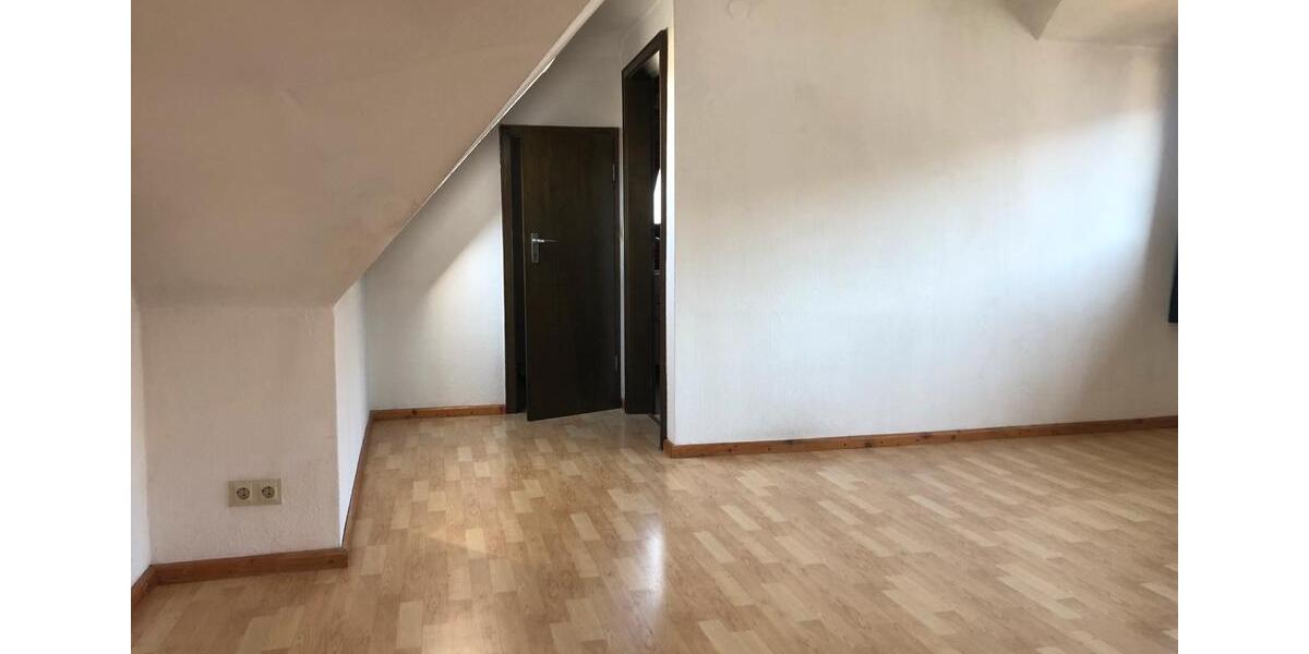 Dachgeschoßwohnung Kaiserslautern - 1 Zimmer, 38 m&sup2;, 365&euro; | Angebot:24875975