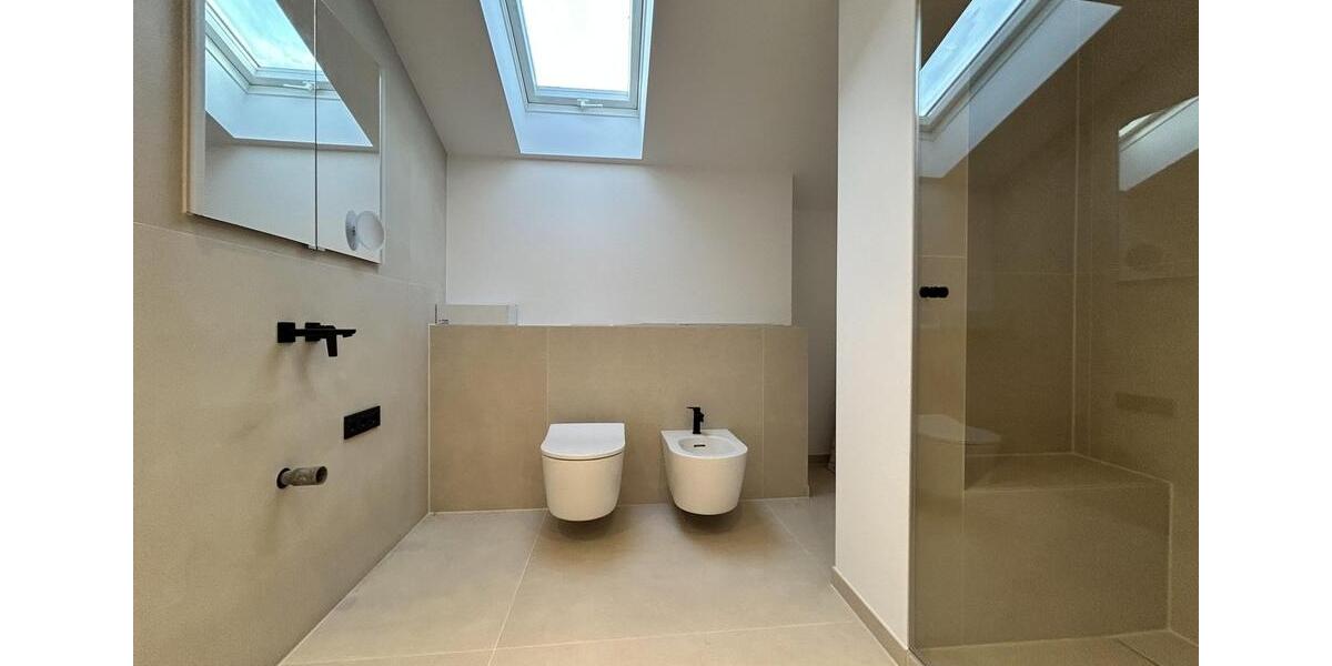 Etagenwohnung Bad Endorf - 4.5 Zimmer, 160 m&sup2;, 2.000&euro; | Angebot:25640042