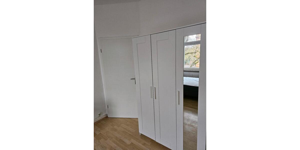 Dachgeschoßwohnung Wiesbaden Biebrich - 2 Zimmer, 32 m&sup2;, 900&euro; | Angebot:24858305