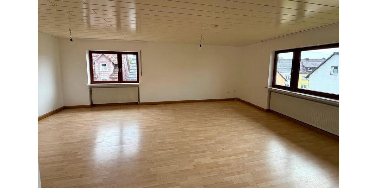 Etagenwohnung Bebra - 4 Zimmer, 102 m&sup2;, 750&euro; | Angebot:26482958