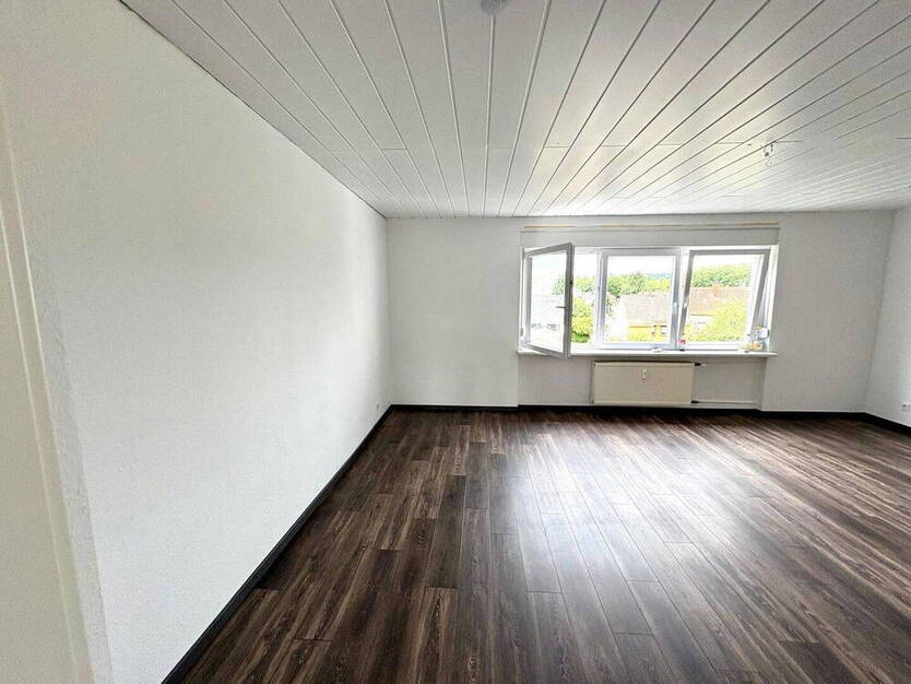 Top renovierte 3 Zimmer Wohnung Zentrum Dudweiler Uninähe