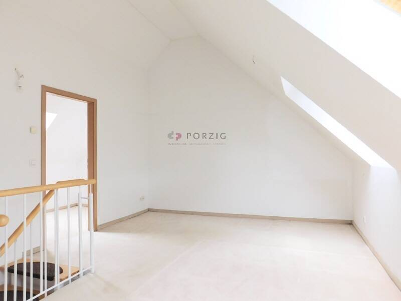 Wohnluxus mit Weitblick - Dachterrasse, Maisonette-Charme & Garage inklusive!