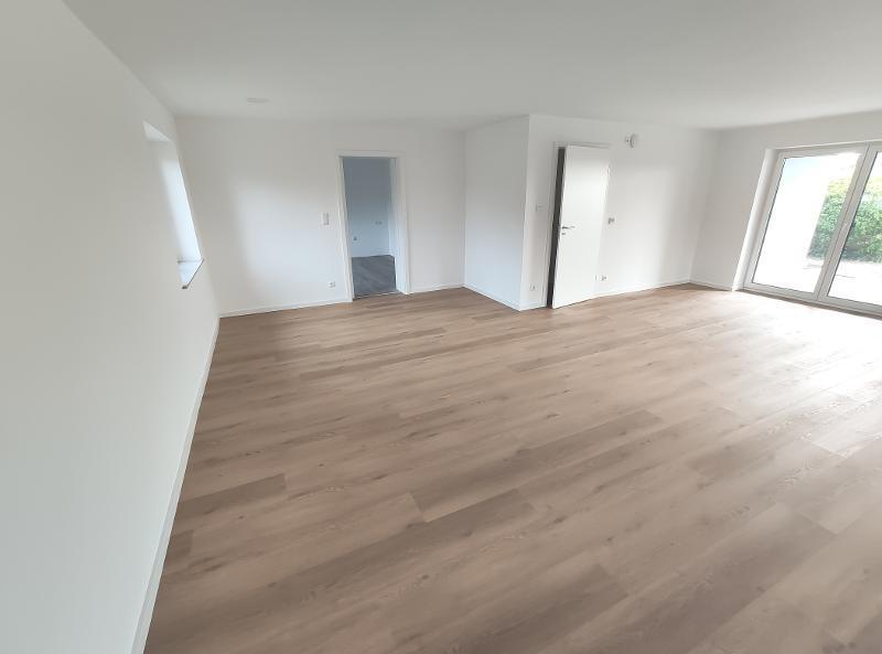 Neu saniertes Einfamilienhaus mit Garage, Garten, Wärmepumpe und Mieter–Strom