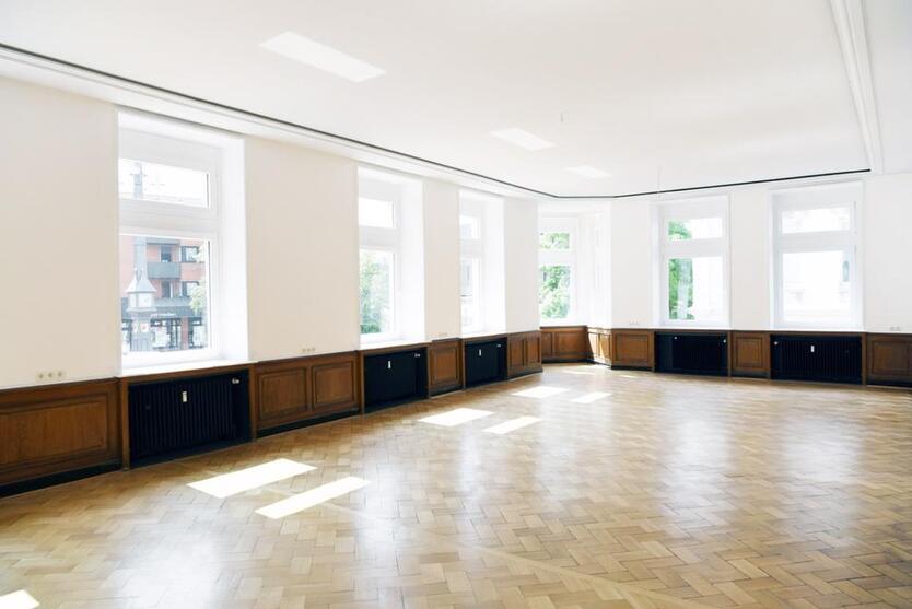 Großzügiges Büro, Schulungsraum oder Yoga-Studio zu vermieten