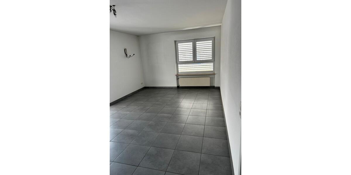 Erdgeschoßwohnung Marktheidenfeld - 4 Zimmer, 107 m&sup2;, 1.080&euro; | Angebot:25609658